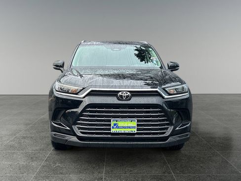 Used 2024 Toyota Grand Highlander XLE image 2
