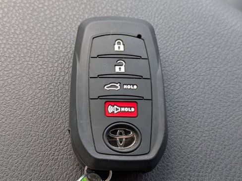 Used 2025 Toyota Camry SE FWD image 30