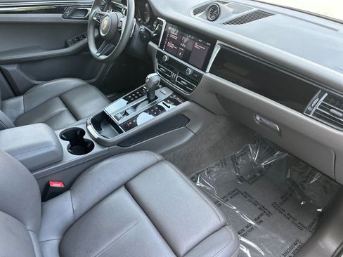Certified 2024 Porsche Macan S AWD/4WD image 17