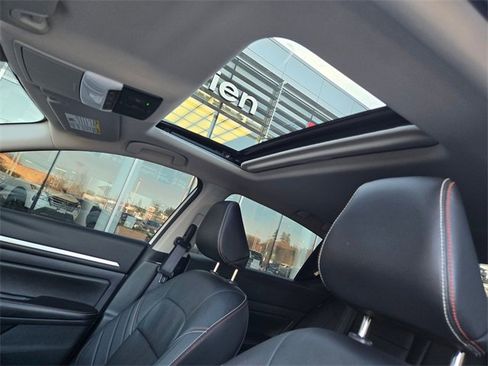 Used 2024 Nissan Altima 2.5 SR w/ SR Premium Package image 25