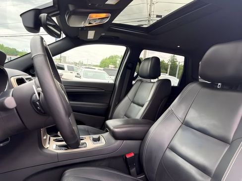 Used 2017 Jeep Grand Cherokee Limited AWD/4WD image 15