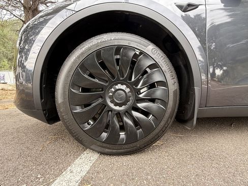 Used 2024 Tesla Model Y Long Range image 33