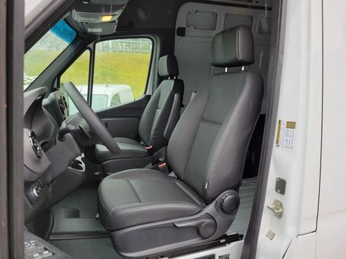 Used 2023 Mercedes-Benz Sprinter 2500 w/ Acoustic Package image 14