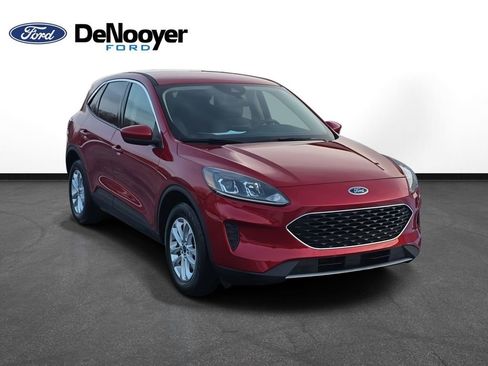 Used 2020 Ford Escape SE image 3