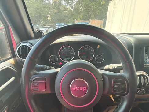 Used 2013 Jeep Wrangler Unlimited Sahara AWD/4WD image 21