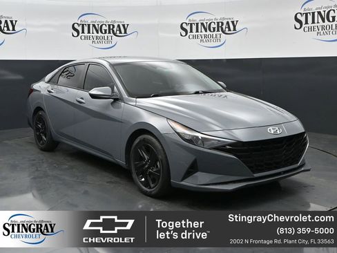 Used 2023 Hyundai Elantra SEL w/ Preferred Accessory Package FWD image 1
