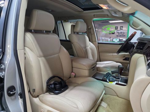 Used 2013 Lexus LX 570 4WD w/ Luxury Pkg w/Pre-crash image 29