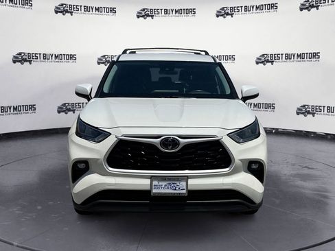 Used 2020 Toyota Highlander LE image 2