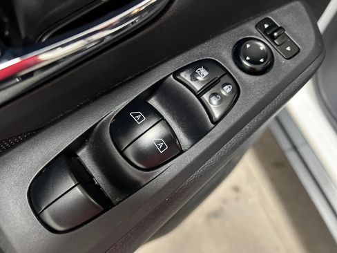 Used 2024 Nissan Kicks SV FWD image 12