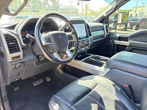 Used 2022 Ford F250 Lariat w/ Black Appearance Package image 6