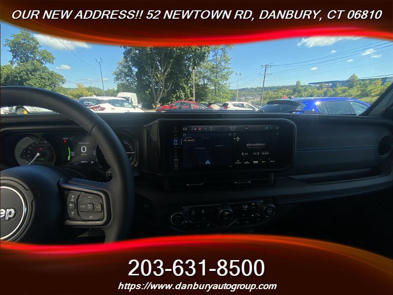 Used 2024 Jeep Wrangler Unlimited Rubicon 4xe w/ Technology Group AWD/4WD image 21