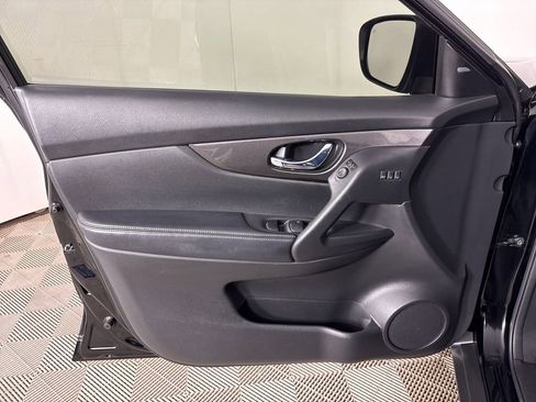 Used 2019 Nissan Rogue SV w/ Premium Package image 22