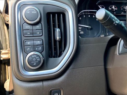Used 2021 GMC Sierra 1500 SLT w/ SLT Premium Package AWD/4WD image 35