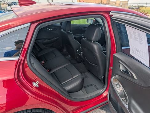 Used 2016 Chevrolet Malibu Premier w/ Driver Confidence Package II FWD image 5