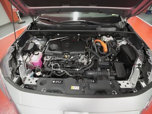 Used 2021 Toyota RAV4 XLE image 8