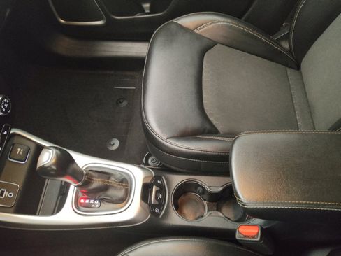 Used 2018 Jeep Compass Latitude w/ Cold Weather Group FWD image 26