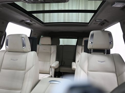 Used 2021 Cadillac Escalade Sport Platinum image 4