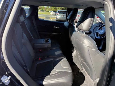 Used 2019 Jeep Cherokee Limited AWD/4WD image 41