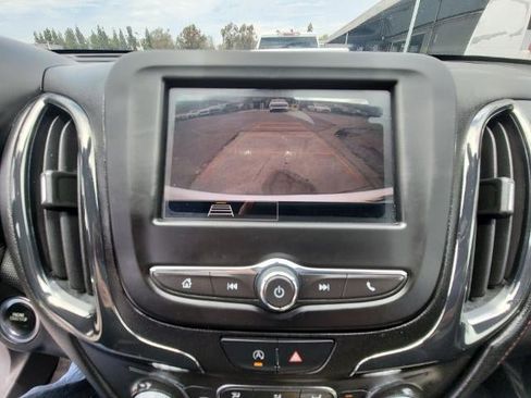 Used 2022 Chevrolet Equinox RS FWD image 15