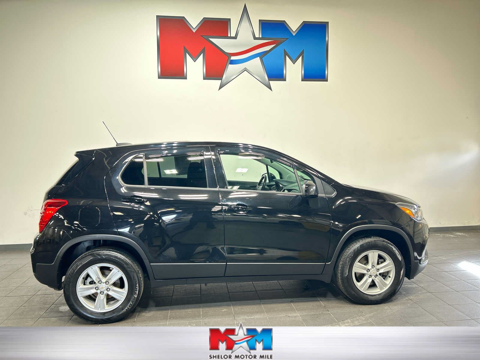 Used 2020 Chevrolet Trax LS w/ Tint and Cruise Package AWD/4WD image 1