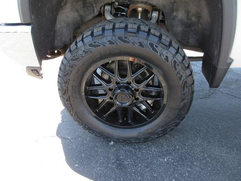 Used 2024 Chevrolet Silverado 2500 LT AWD/4WD image 15