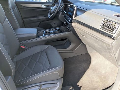Used 2024 Volkswagen Atlas Cross Sport SE image 36