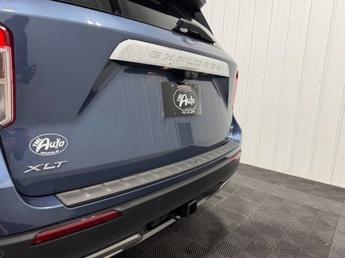 Used 2020 Ford Explorer XLT w/ Equipment Group 202A AWD/4WD image 37