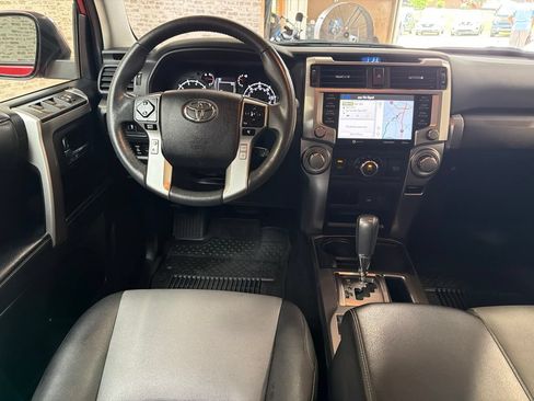 Used 2022 Toyota 4Runner SR5 Premium w/ Moonroof Package RWD image 15