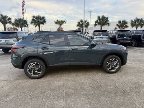 New 2026 Chevrolet Trax LT w/ Sunroof Package image 7