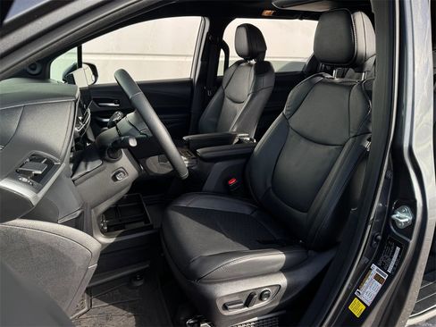 Certified 2025 Toyota Sienna Limited image 9