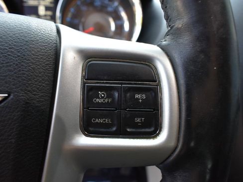 Used 2014 Chrysler Town & Country Touring-L w/ Driver Convenience Group FWD image 14