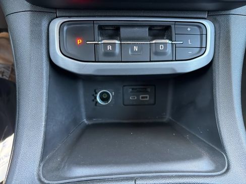 Used 2023 GMC Acadia SLT FWD image 22