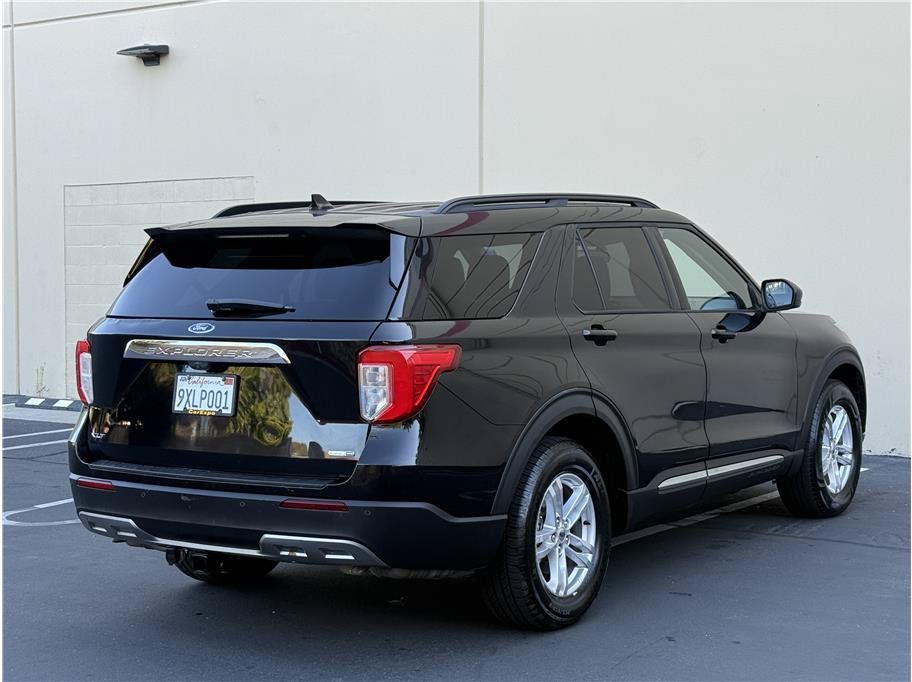 Used 2020 Ford Explorer XLT w/ Equipment Group 202A AWD/4WD image 4