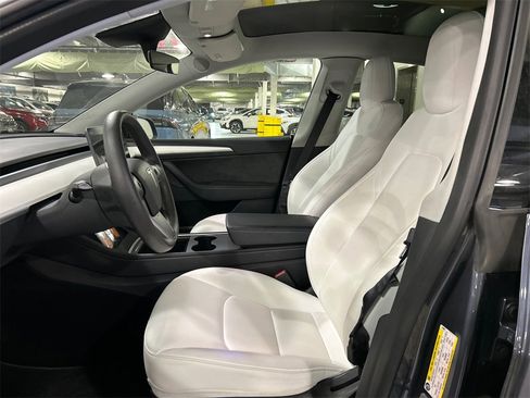 Used 2023 Tesla Model Y Long Range image 10