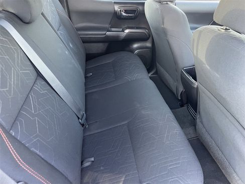 Used 2017 Toyota Tacoma TRD Off-Road image 11