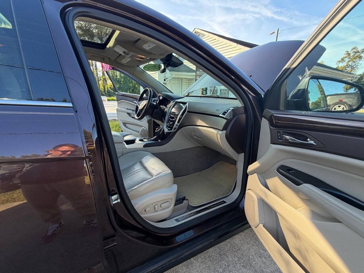 Used 2015 Cadillac SRX Luxury w/ Driver Awareness Package AWD/4WD image 19