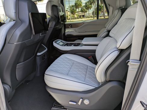 Used 2025 Lincoln Navigator L Black Label image 13