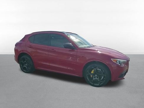 Used 2022 Alfa Romeo Stelvio Veloce image 3