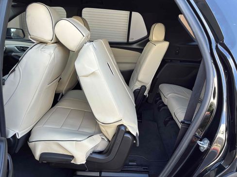 Used 2022 Chevrolet Traverse LS FWD image 55