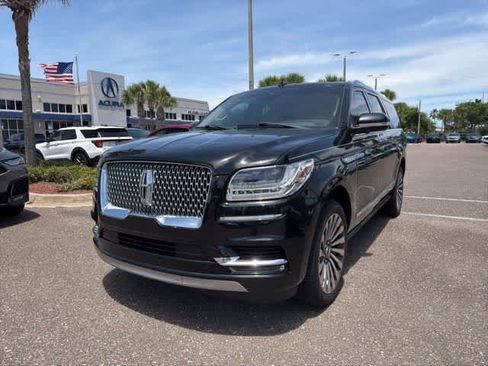 Used 2020 Lincoln Navigator L Reserve w/ Luxury Package AWD/4WD image 3