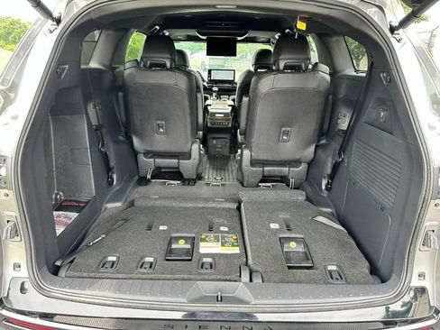 Used 2026 Toyota Sienna Platinum AWD/4WD image 7