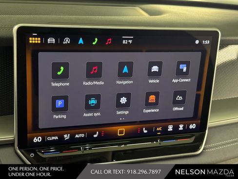 Used 2025 Volkswagen Tiguan SE AWD/4WD image 33