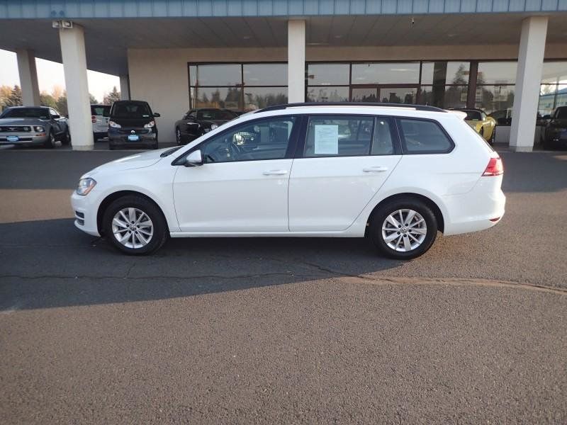 Used 2016 Volkswagen Golf S FWD image 2