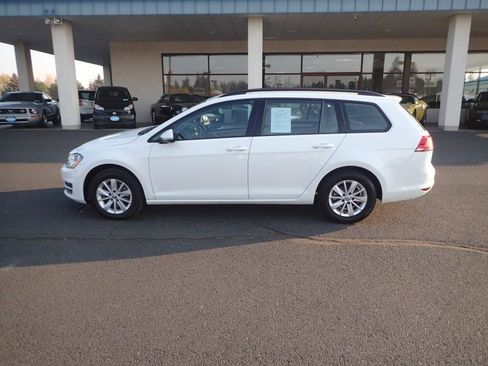 Used 2016 Volkswagen Golf S FWD image 2