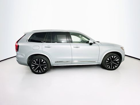Used 2025 Volvo XC90 B6 Plus image 10