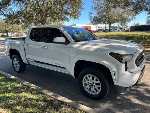 Certified 2024 Toyota Tacoma SR5 image 7