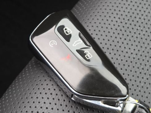 Used 2024 Volkswagen Atlas SEL AWD/4WD image 35