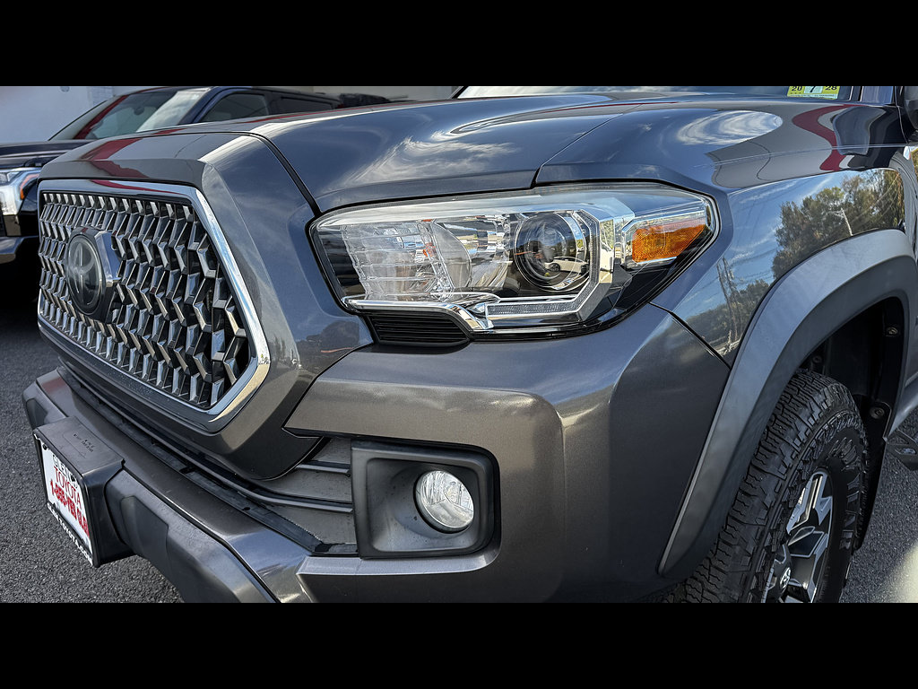 Certified 2019 Toyota Tacoma TRD Off-Road AWD/4WD image 12