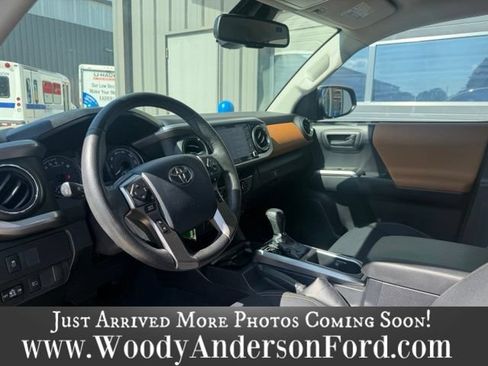 Used 2020 Toyota Tacoma SR5 RWD image 8