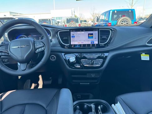 New 2026 Chrysler Pacifica Select w/ S Appearance Package FWD image 21